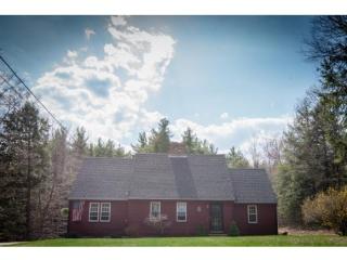 107 Irving Dr, Weare, NH 03281 exterior