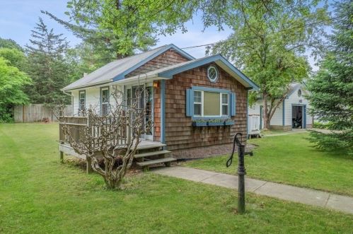 7 Chestnut Rd, Norfolk, MA 02056 exterior