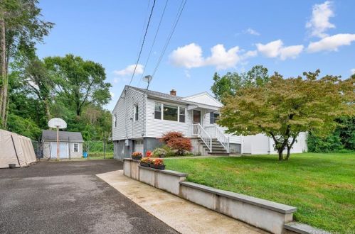 13 Frisbie Cir, Waterbury, CT 06716 exterior