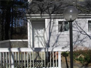 17 Woodbury Pl, Woodbury, CT 06798 exterior