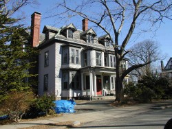 221 Mount Vernon St, Newton, MA 02465 exterior