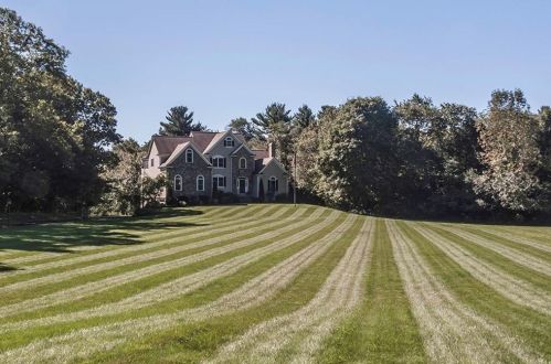 51 Reservoir Rd, Cumberland, RI 02864 exterior