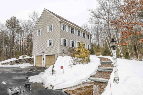 98 Heather Cir, Auburn, NH 03032 exterior