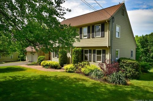 73 Cider Mill Rd, Ellington, CT 06029 exterior