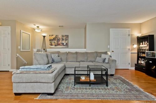 212 Ashmead Cmns, Enfield, CT 06082 exterior