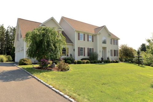 1 Hamlin Ct, Brookfield Center, CT 06804 exterior