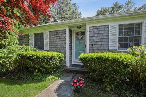 11 Sandale Ln, Hardwich, MA 02645 exterior