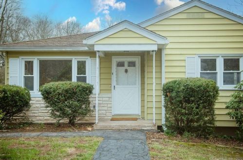 1 Burr Hill Ter, North Branford, CT 06471 exterior