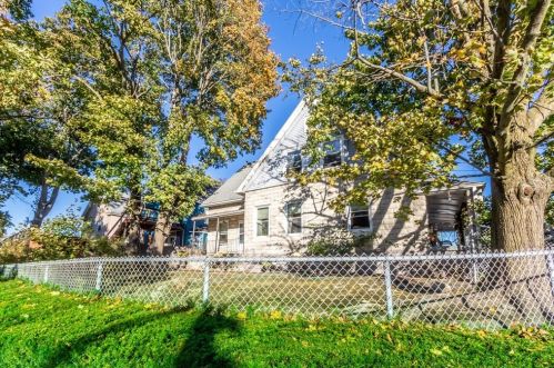 137 Gardner St, Roxbury-Xing, MA 02134 exterior