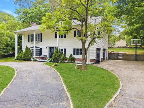 45 Beardsley Pkwy, Bridgeport, CT 06611 exterior