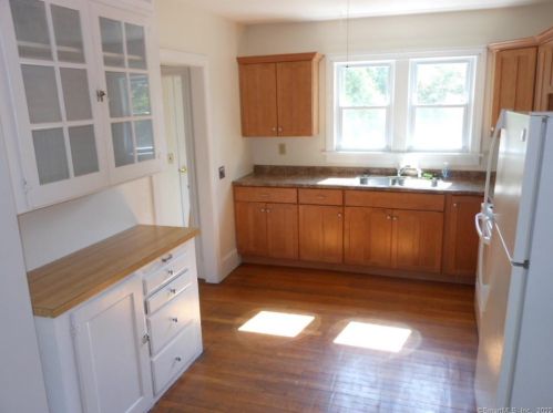 483 Toll Gate Rd, Groton, CT 06340 exterior