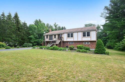 21 Sunnyside Dr, Northford, CT 06472 exterior