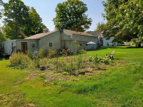 41 Pleasant St, West-Brookfield, MA 01585 exterior