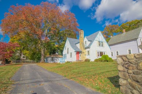 282 Gaskill St, Woonsocket, RI 02895 exterior