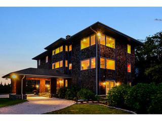 25 Hull Cove St, Jamestown, RI 02835 exterior
