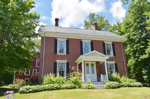 89 Main St, Searsport, ME 04974 exterior