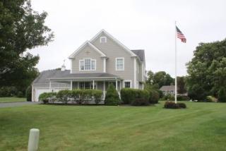76 Island Dr, Middletown, RI 02842 exterior