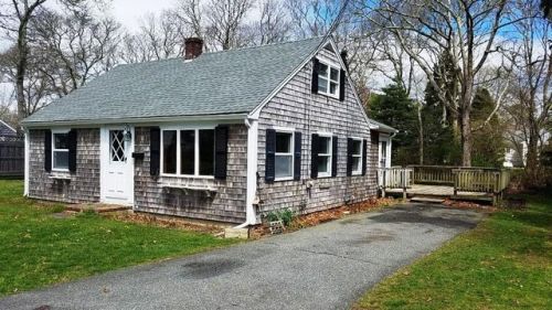 27 Johnson St, Falmouth, MA 02540 exterior