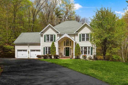 5 Chatham Ct, Amherst, NH 03031 exterior