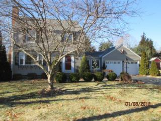 545 Chickadee Ln, Stratford, CT 06614 exterior