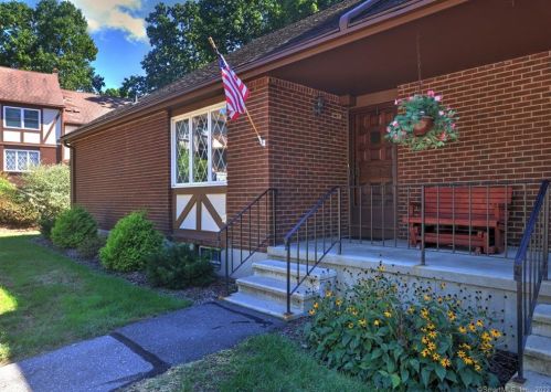 12 Derbyshire, Derby, CT 06418 exterior