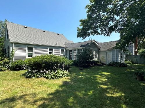 69 Delwood Rd, Warwick, RI 02889 exterior