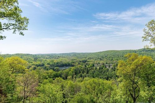 61 Seth Low Mountain Rd, Ridgefield, CT 06877 exterior