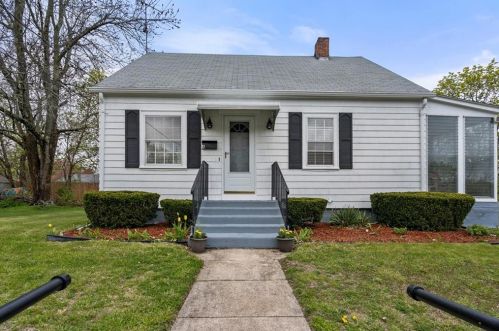 4 Johnson Ave, Johnston, RI 02919 exterior