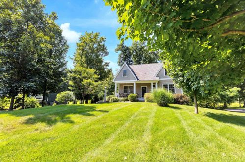 15 Bittersweet Ln, Stratham, NH 03885 exterior