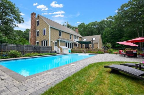 15 Jean Dr, East Lyme, CT 06333 exterior