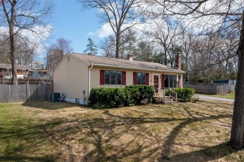 87 Feltham Rd, Springfield, MA 01118 exterior