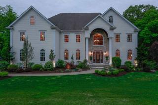 70 Old Tree Farm Ln, Bridgeport, CT 06611 exterior