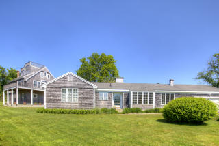 592 Tuckerman Ave, Middletown, RI 02842 exterior