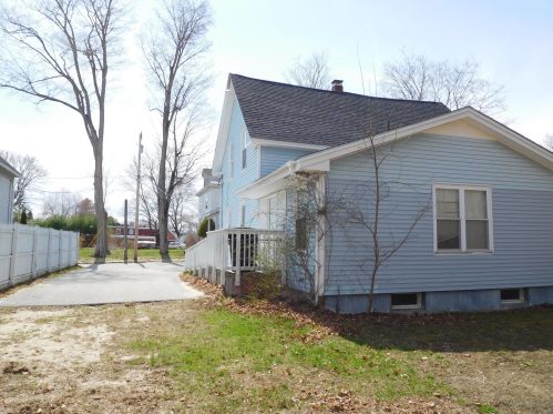 75 Maple St, Mechanic-Falls, ME 04256 exterior