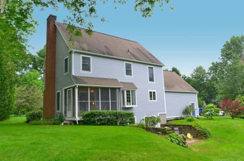 1 Amberg Dr, Pomfret-Center, CT 06259 exterior