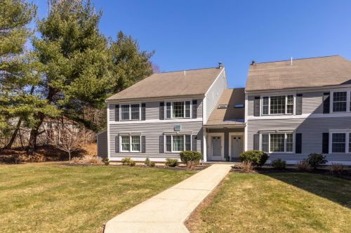 415 Springbrook Cir, Portsmouth, NH 03801 exterior