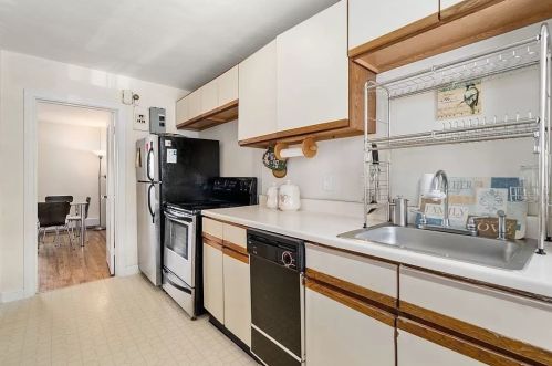 96 Boylston St, Roxbury-Xing, MA 02467 exterior