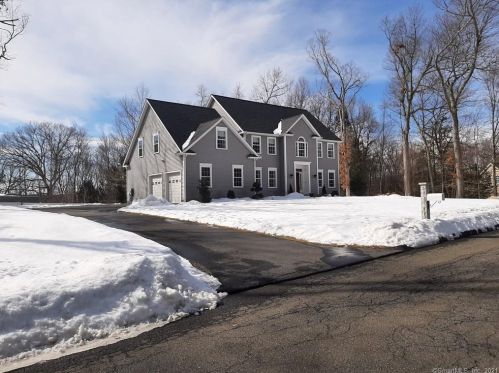 2 Cobblestone Ct, Brookfield Center, CT 06804 exterior