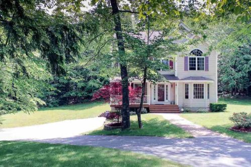 6 Dillon Ave, Sandown, NH 03873 exterior