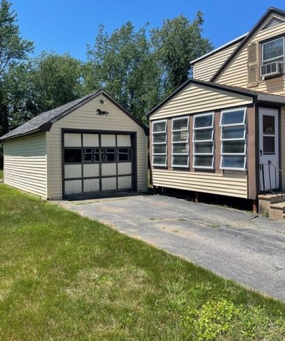 16 Mill St, Auburn, MA 01501 exterior