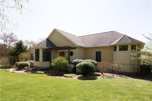 47 April Ln, Tiverton, RI 02878 exterior
