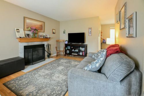 27 Birch Dr, Waterbury, CT 06708 exterior
