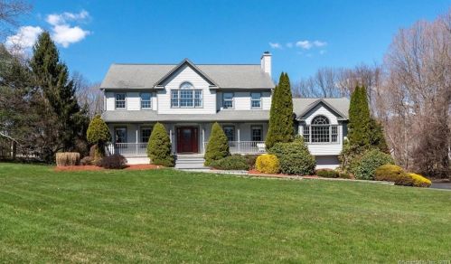 550 Stonehouse Rd, Bridgeport, CT 06611 exterior