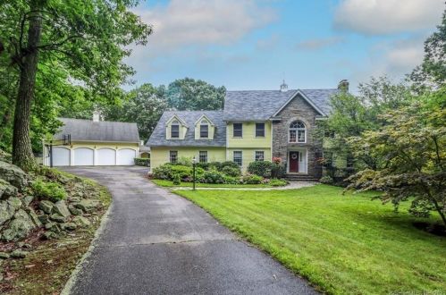 64 Hillside Rd, Woodbury, CT 06798 exterior