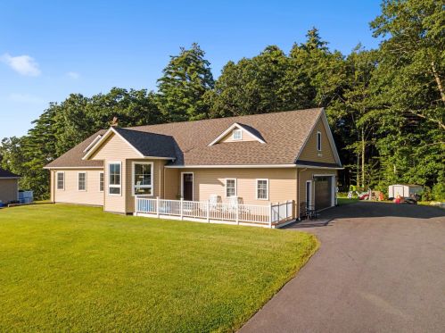 76 Sun Lake Dr, Belmont, NH 03220 exterior