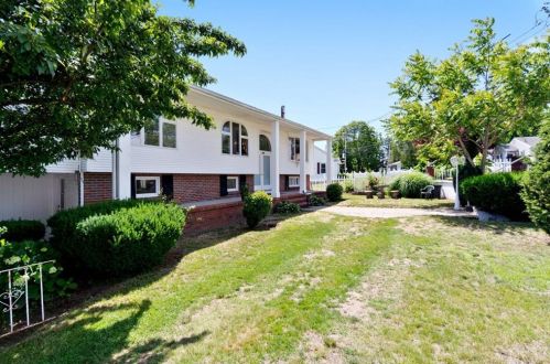 461 Woodward Rd, Providence, RI 02919 exterior
