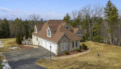 32 Mallard Ln, Sandown, NH 03873 exterior