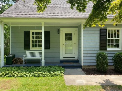 38 Cross Rd, New Canaan, CT 06840 exterior