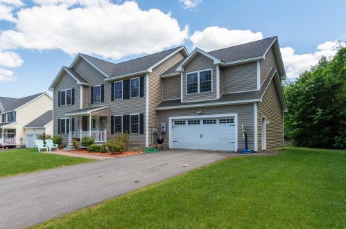 10 Medallion Ct, Nashua, NH 03060 exterior