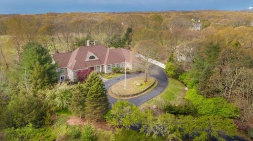 11 Wicklow Rd, Westerly, RI 02891 exterior